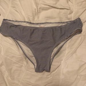 Striped bikini bottoms with back ruching